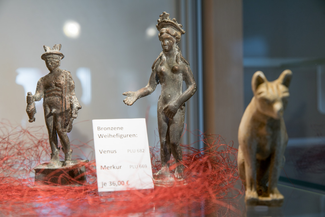 Museumsshop: Repliken Statuetten u.a. Venus, Merkur