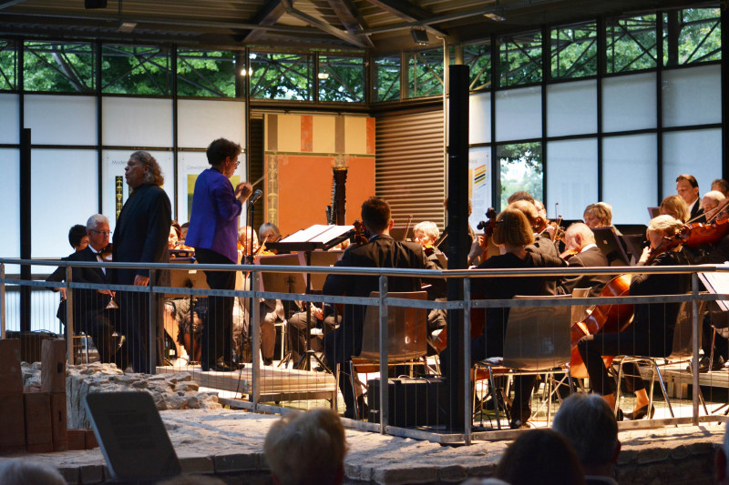 Orchestermusiker:innen im Arch&auml;ologischen Park Cambodunum - Kl. Thermen
